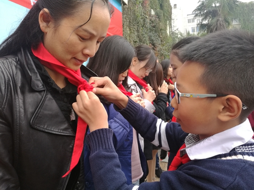 成都市西一路舞蹈举行庆祝建队68周年主题活动恋小学人心小学生图片